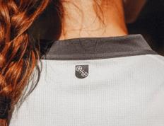 虎扑评分-复古与潮流融合！美因茨05新客场球衣发布，或成日常穿搭新宠