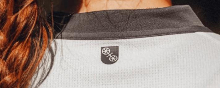 虎扑评分-复古与潮流融合！美因茨05新客场球衣发布，或成日常穿搭新宠