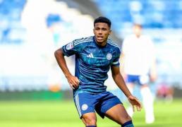 虎扑下载-萊(lái)斯特城官方：后衛(wèi)詹姆斯-贾斯汀转会加盟利兹联