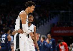 虎扑NBA-圣安东尼奥马刺续约达龙福尅(kè)斯，薪水或有变动