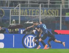 虎扑首页-德赫亚被踢爆，国际米兰狂轰3球，升到第3，只落后榜首(shǒu)3分(fēn)