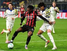 虎扑社区-AC米兰2-2帕尔马 莱奥建功