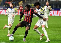 虎扑社区-AC米兰2-2帕尔马 莱奥建功