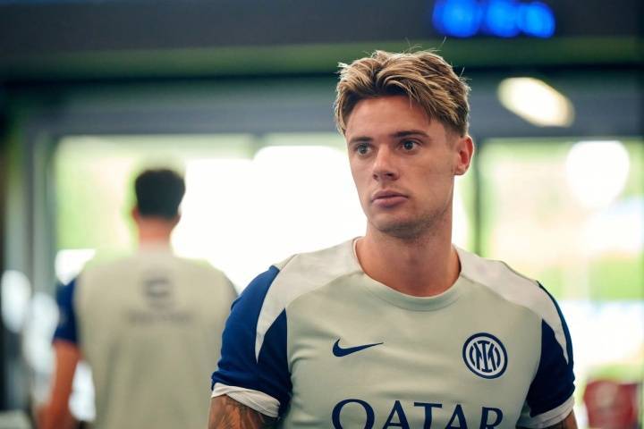 虎扑网址-官(guān)方:国米中场扎莱夫斯基转会亚特兰大