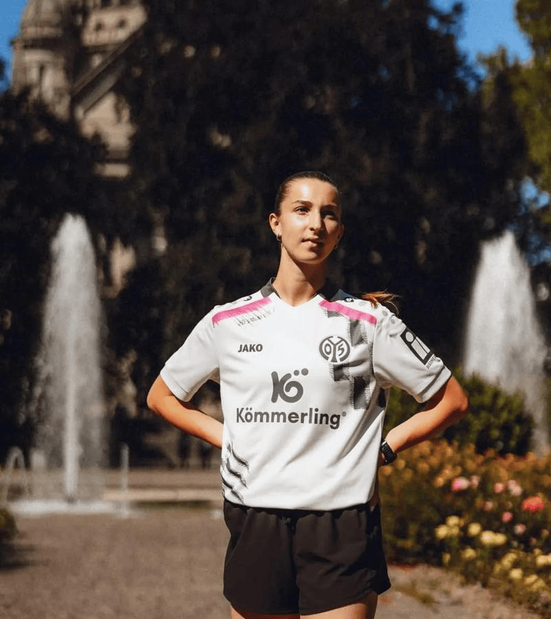 虎扑评分-复古与潮流融合！美因茨05新客场球衣发布，或成日常穿搭新宠