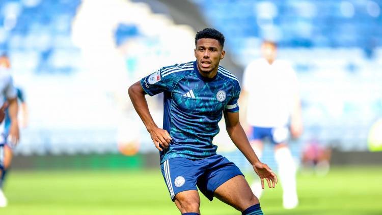 虎扑下载-萊(lái)斯特城官方：后衛(wèi)詹姆斯-贾斯汀转会加盟利兹联