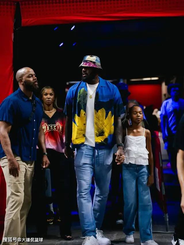 虎扑平台-詹姆斯前队友提议老詹离开湖人,暗示队友不如加入迈阿密热火