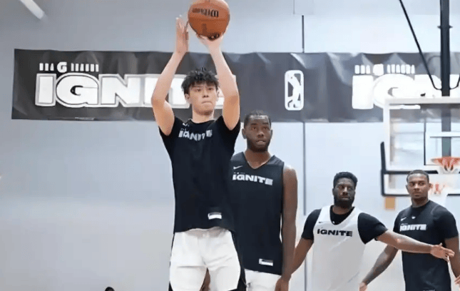 虎扑app-再见威尔逊！篮网、马刺、火箭酝酿三方交易，1米(mǐ)98后卫空降布鲁克林