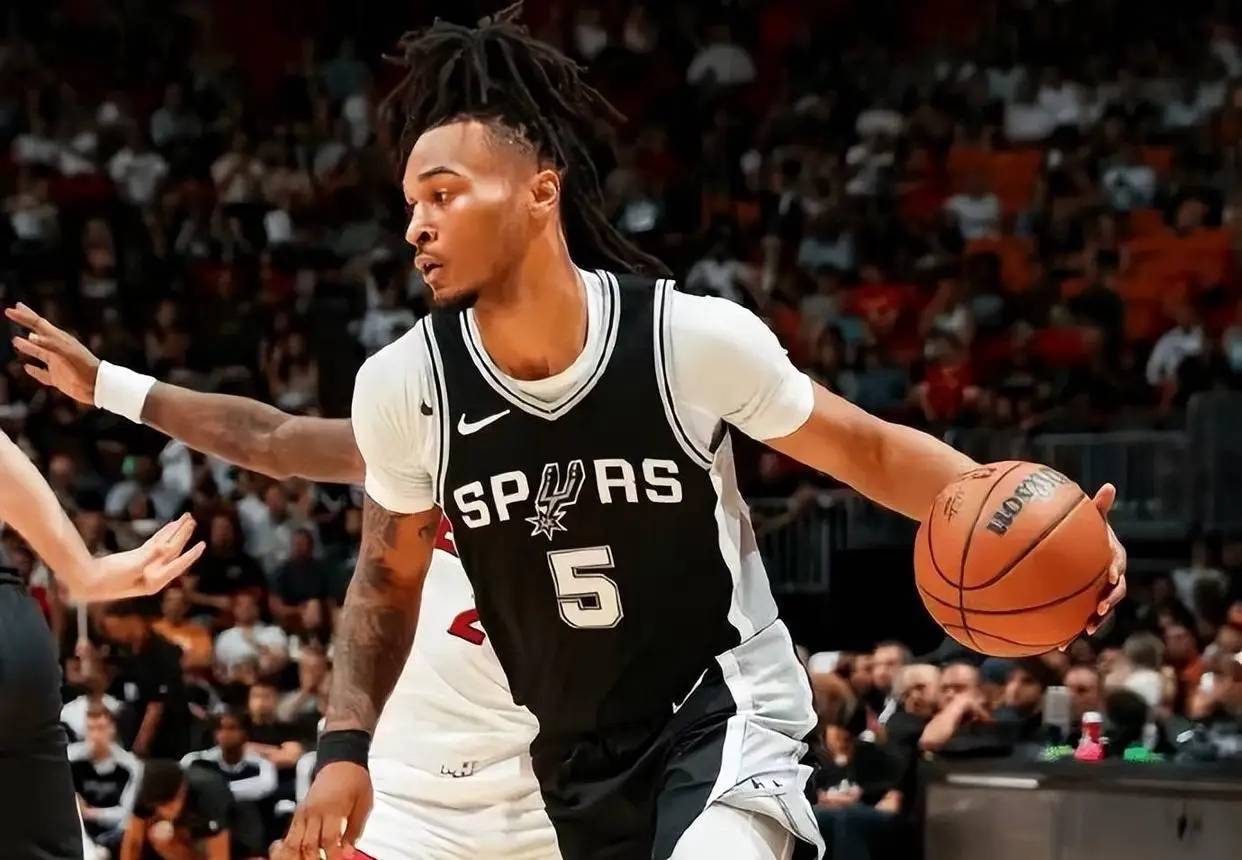 虎扑app-再见威尔逊！篮网、马刺、火箭酝酿三方交易，1米(mǐ)98后卫空降布鲁克林