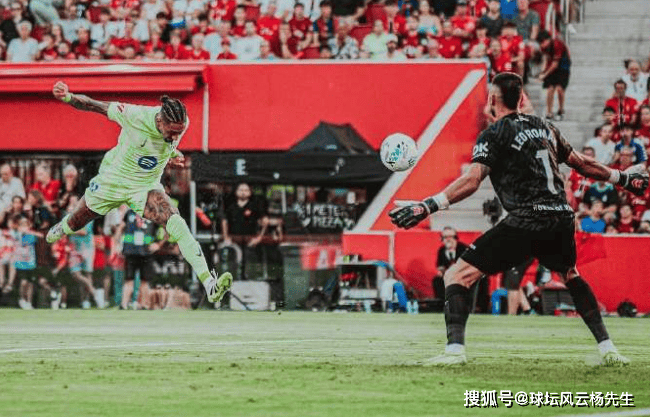 虎扑下载-西甲战火重燃,巴萨3-0大胜马洛卡,马洛卡两人染红吞苦果