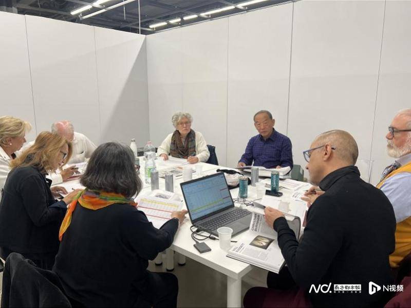 虎扑社区-韩玉臣再次(cì)荣任佛罗伦萨国际当代艺术双年展评委