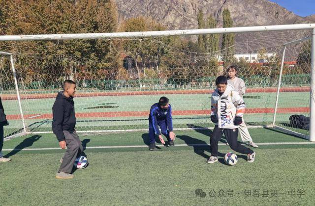 虎扑平台-郑州七中教育集团赴伊(yī)吾(wú)校区开展校园足球培训