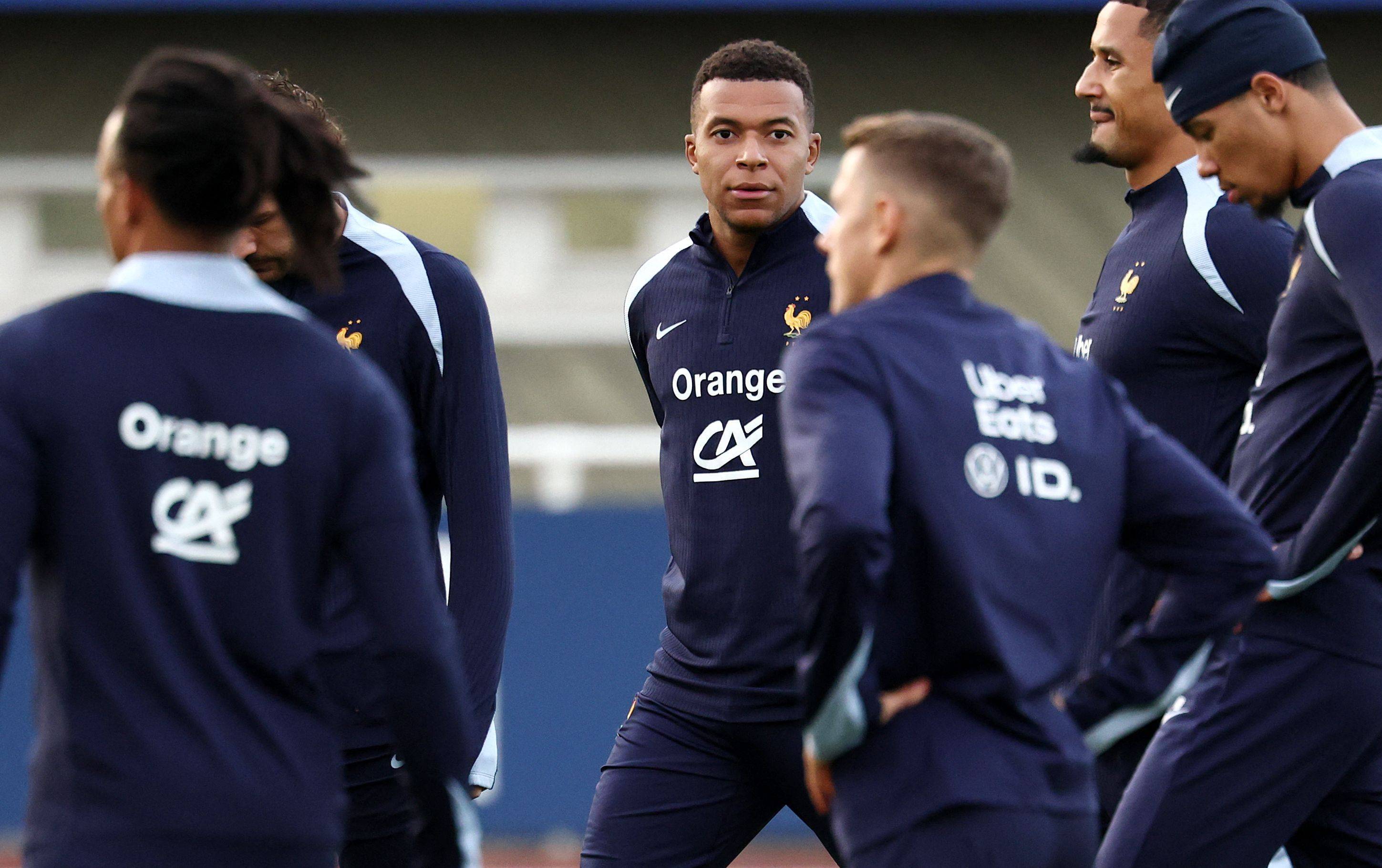 虎扑社区-(外代(dài)二线)足球——世预赛:法国队备战