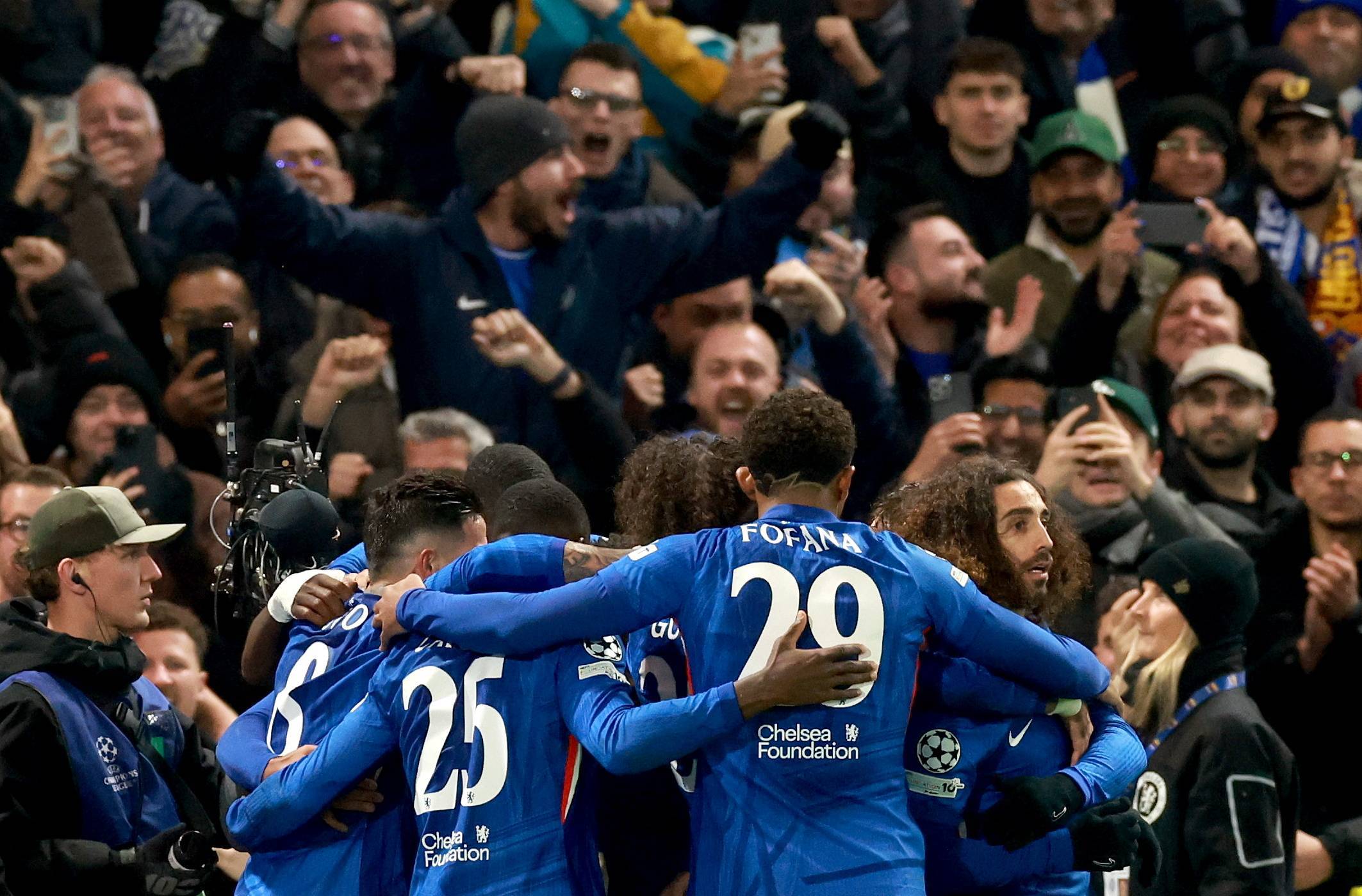 虎扑app-(外(wài)代二线)足球——欧冠联赛:切尔西胜巴萨